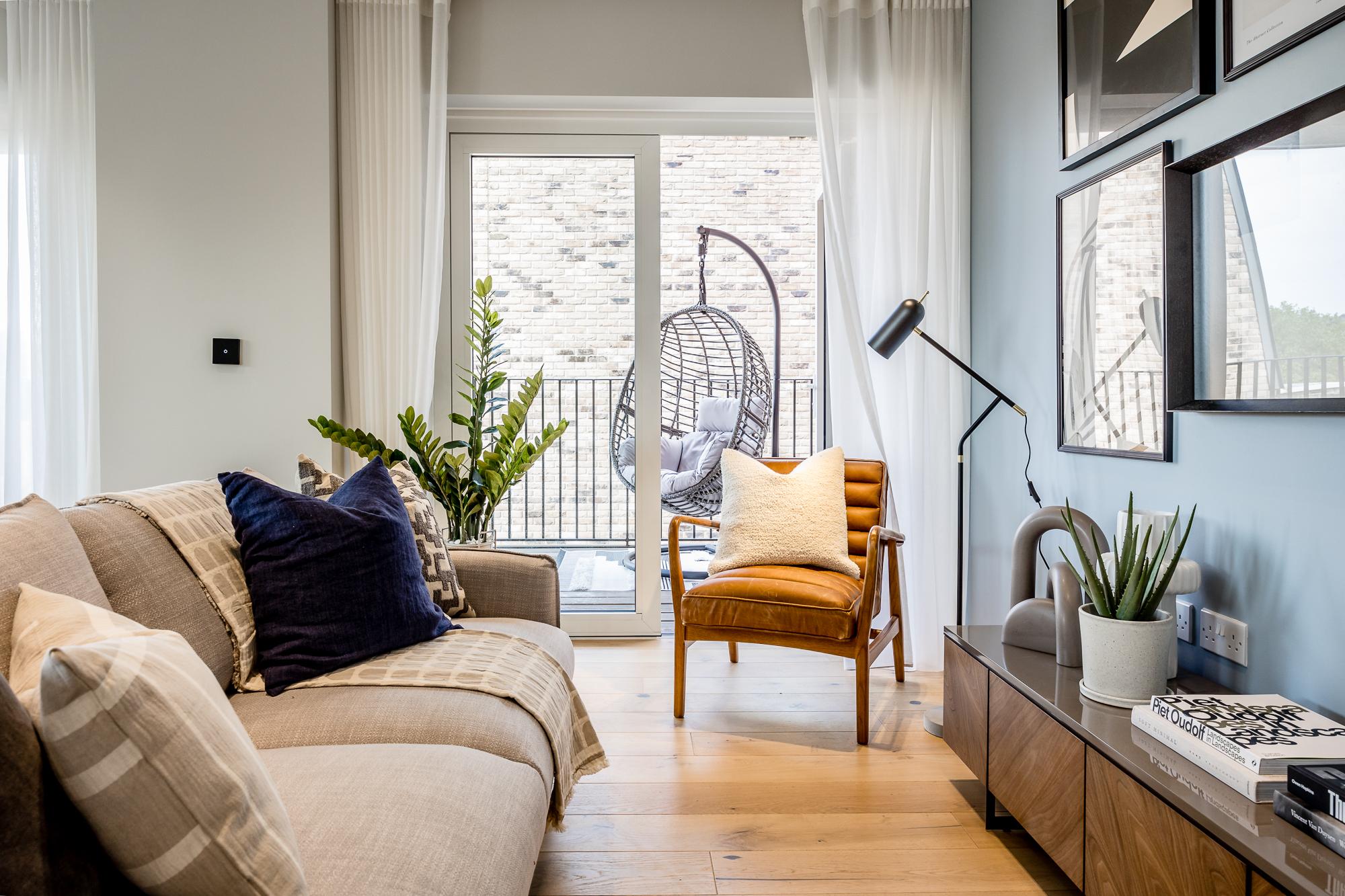 17 Exchange Gardens Living room with balcony