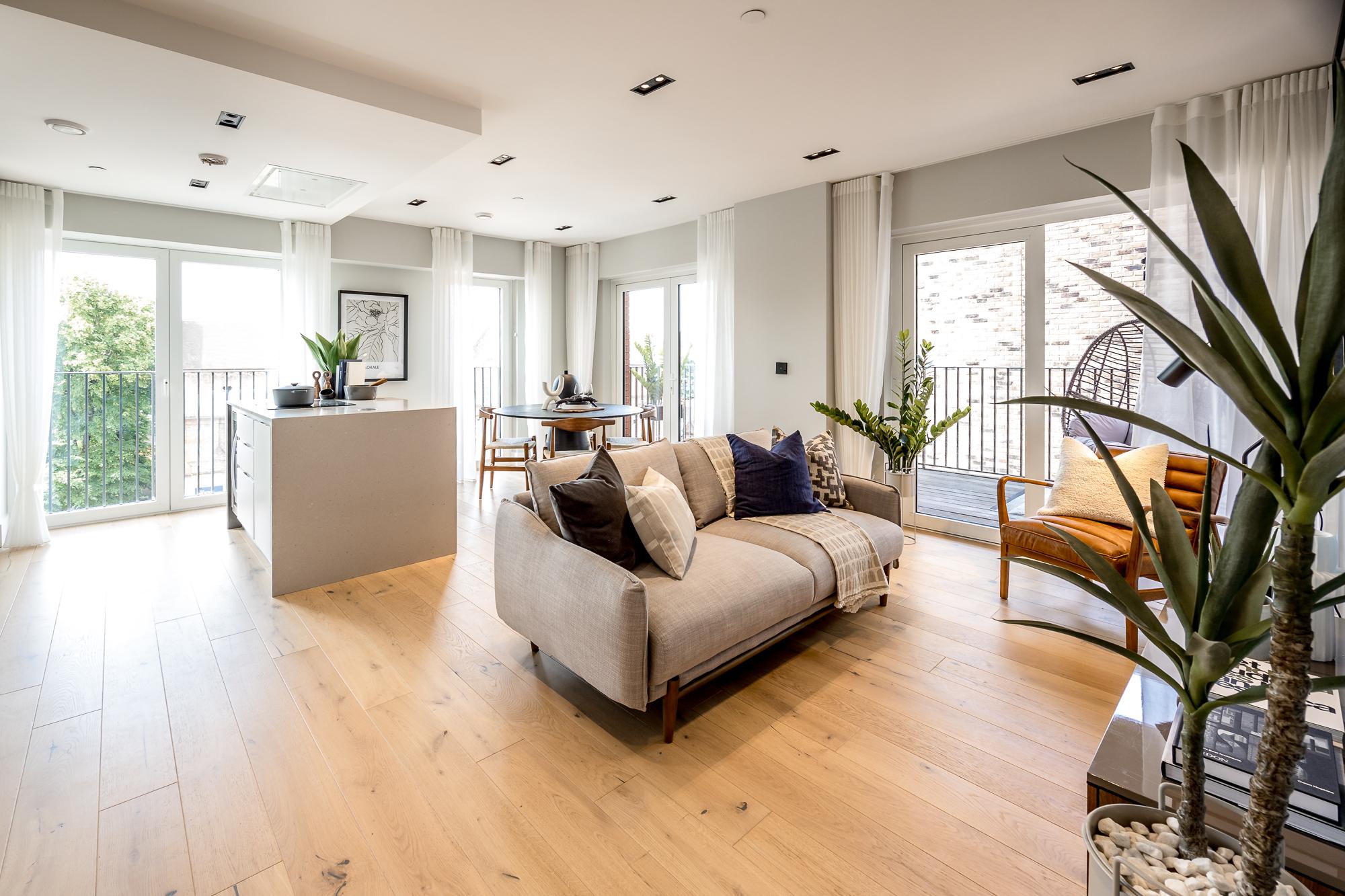 17 Exchange Gardens living room with kitchen island