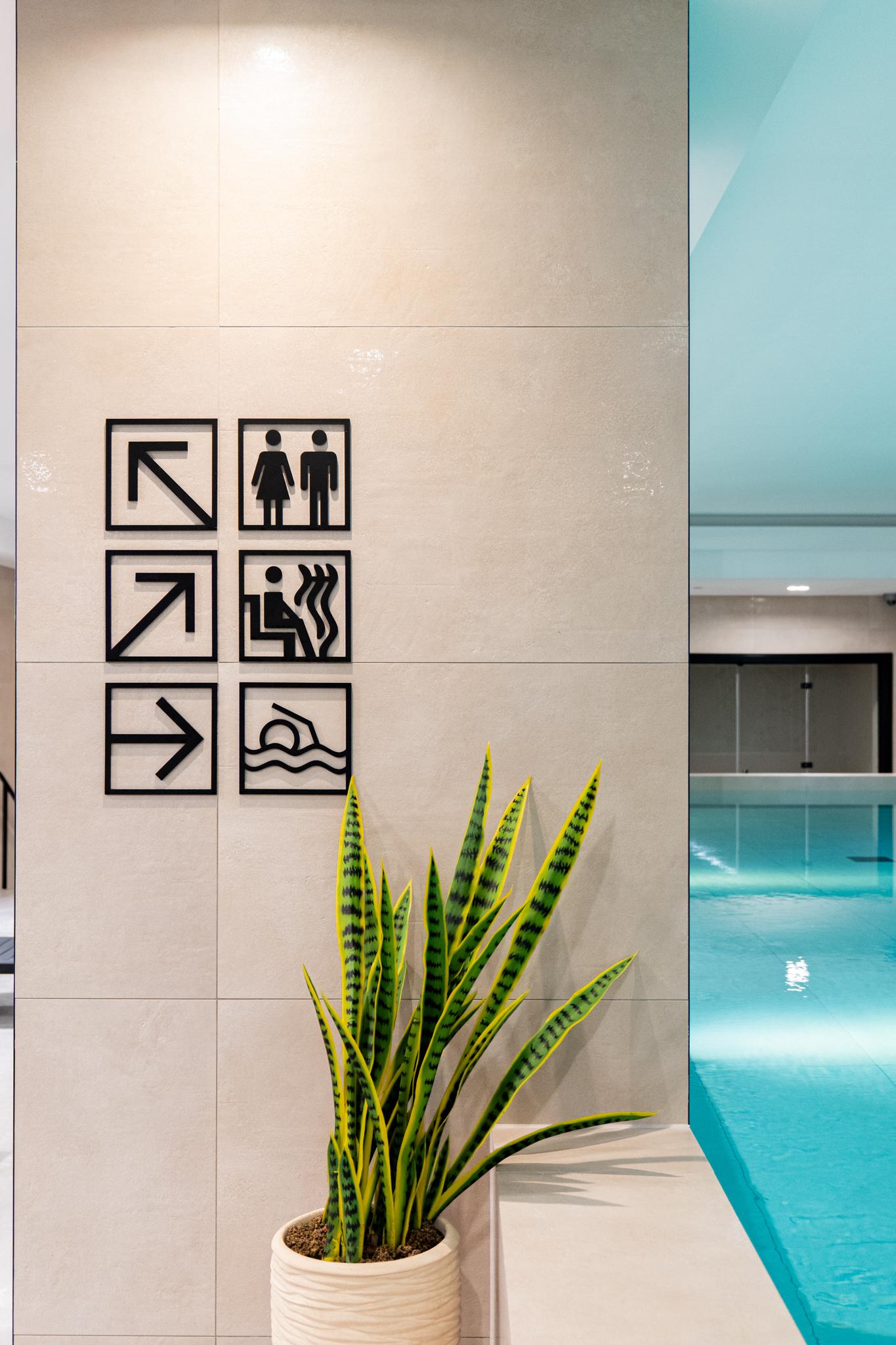 poolside details