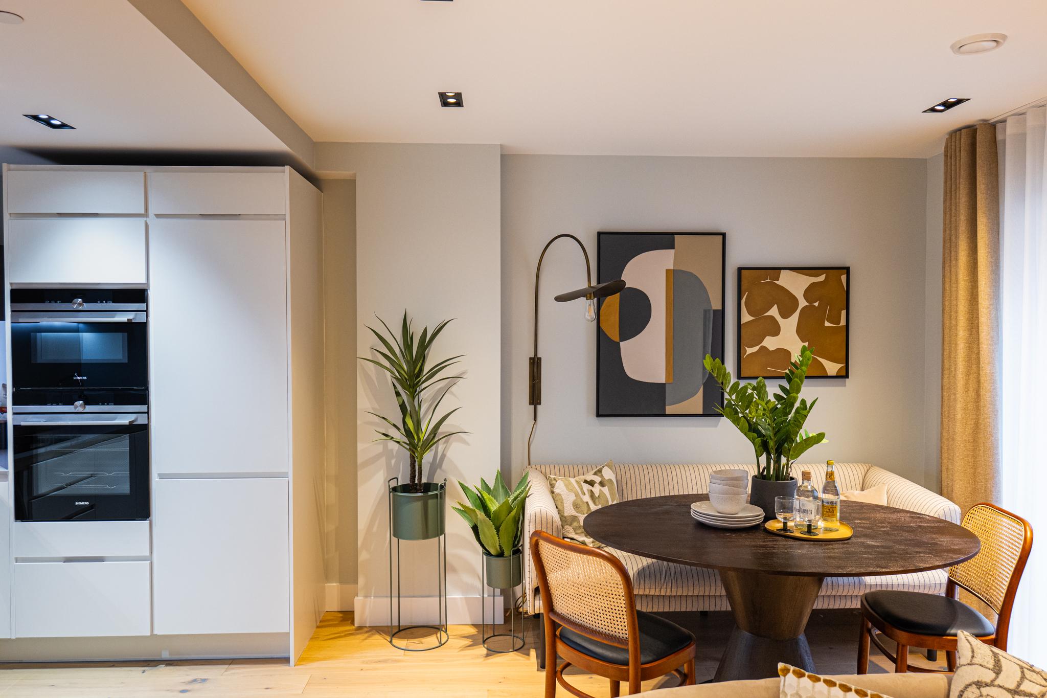 17 Exchange Gardens dining and kitchen detail