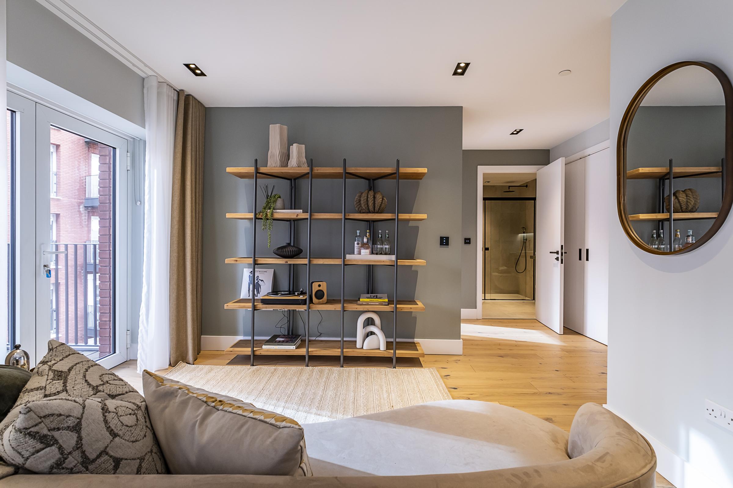 17 Exchange Gardens living room