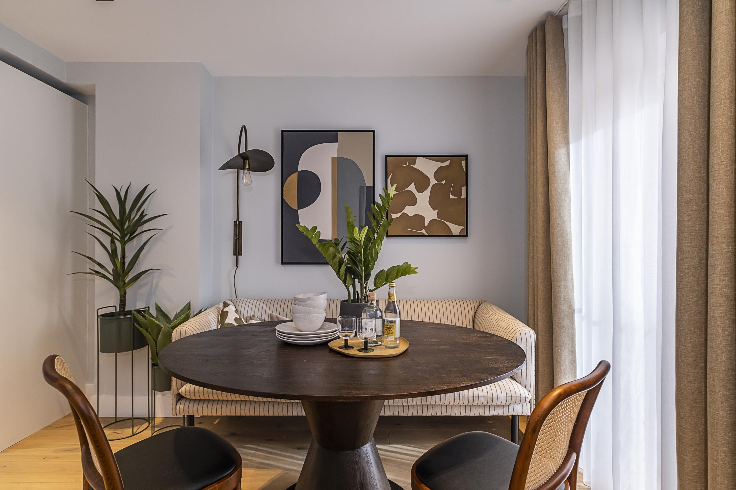 17 Exchange Gardens dining